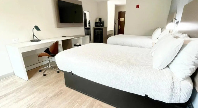 Четырёхместный номер Standard Days Inn by Wyndham Arlington