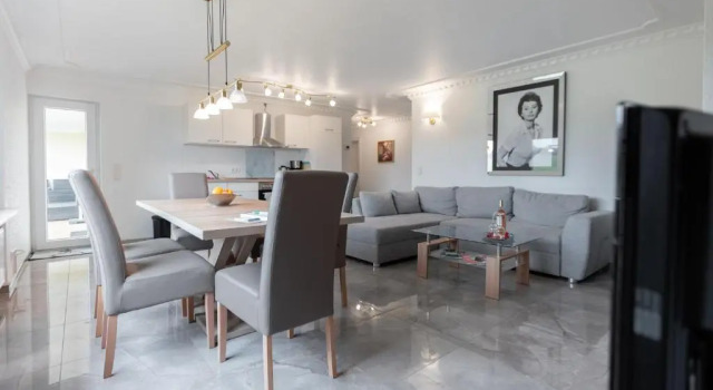 Ferienwohnung Haus Abrioux Zur Falkenlay, Забронировать Отель Отели Бад-Бертрих с парковкой, рядом с Вульканайфельские термальные источники, Парковка