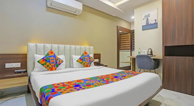 Номер Deluxe FabHotel Aura Azure, Mahalaxmi Nagar