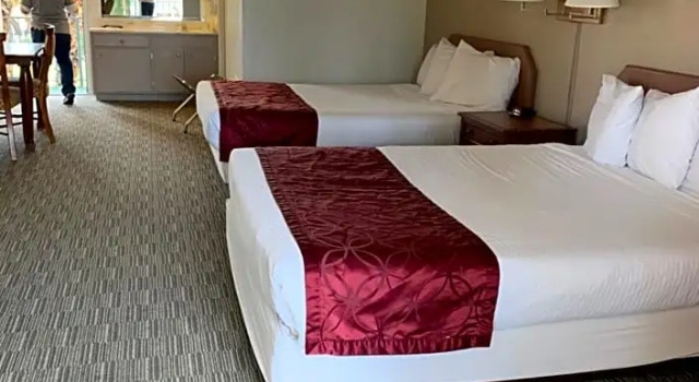 Четырёхместный номер Deluxe Desert Hot Springs Spa Hotel