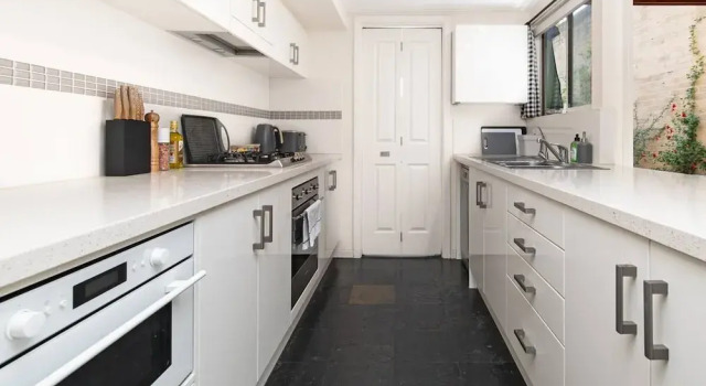 Коттедж Character Charm 3BR Home