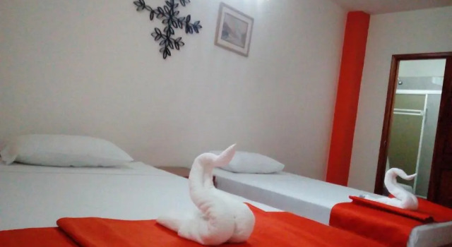 Кровать в общем номере Hostal El Pinzón
