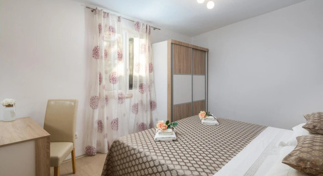 Amazing Home In Milna, Забронировать Отель Отели Милна с бассейном, Бассейн