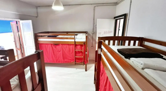 Кровать в общем номере Tenerife Experience Hostel