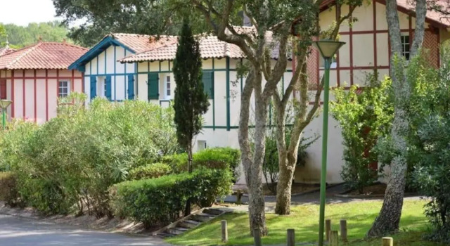 Коттедж с 2 комнатами Maison au milieu des pins entre golf et océan