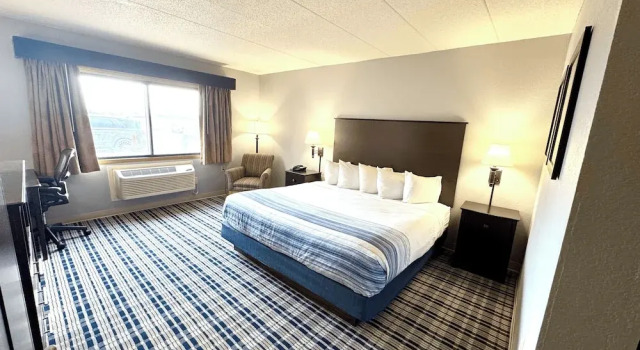 Двухместный номер Mobility Accessible AmericInn by Wyndham Ames
