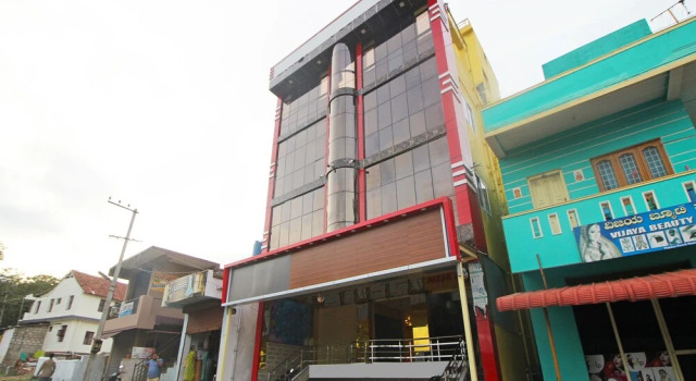 OYO 9563 Hotel RR Residency, Rezervovat Hotel Kushalnagar 