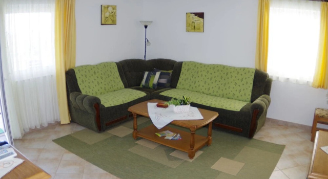 Quaint Apartment with Garden in Pula