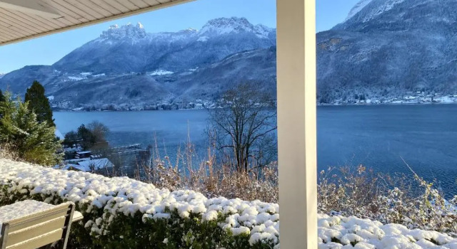 Коттедж Maison Lacustre - Maison contemporaine avec vue panoramique sur le lac dAnnecy
