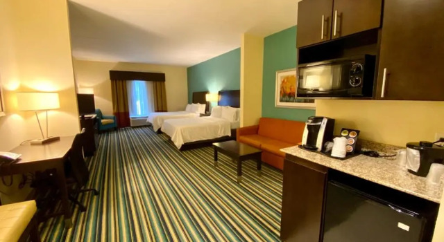Четырёхместный люкс Holiday Inn Express & Suites - Orlando - Southeast by IHG