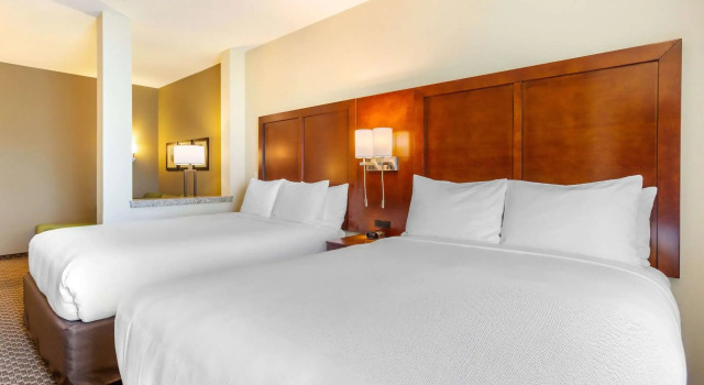 Четырёхместный люкс Comfort Suites Burlington near I-5