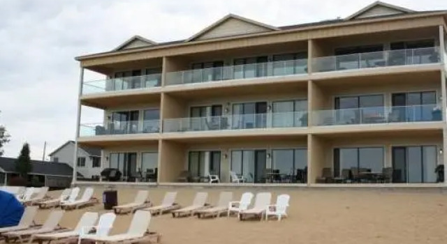 Кровать в общем номере Sugar Beach Resort Hotel