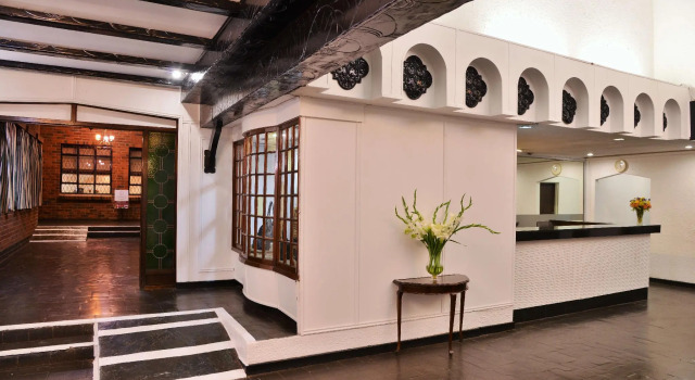 Cresta Churchill Hotel, Забронировать Отель Hillside West Булавайо