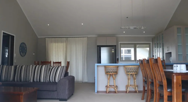 Pauanui Beach Retreat, Забронировать Отель Отели Поани с парковкой, Парковка