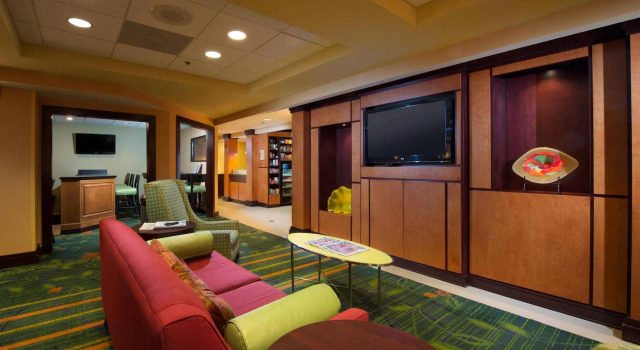 Fairfield Inn & Suites by Marriott Charleston Airport/Convention Center, Забронировать Отель Северный Чарльстон Чарльстон, рядом с Центр исполнительских видов искусства North Charleston Coliseum