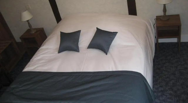 Hotel Restaurant le Cheval Blanc, Reservar Hotel Charny Yonne