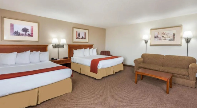 Семейный люкс Seasons Inn & Suites Highland