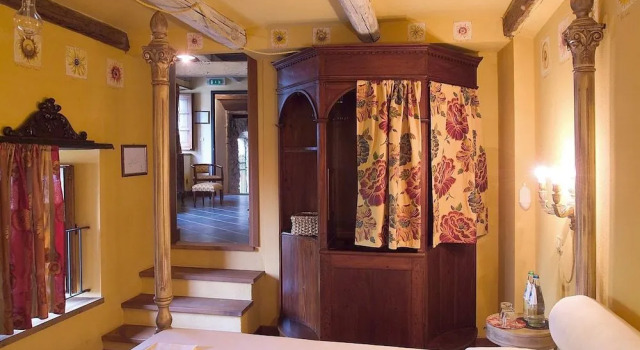 Borgo Casale, Book Hotel Hotels in Albareto with Parking, Parking