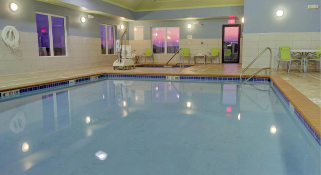 Четырёхместный номер Standard Holiday Inn Express & Suites Le Mars by IHG
