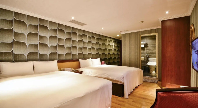 Четырёхместный номер Classic Golden Home Hotel