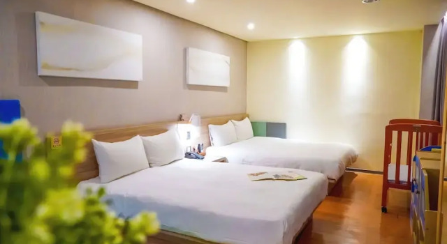 Четырёхместный семейный номер Standard Smile 73 Hotel