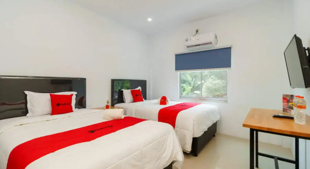 RedDoorz Plus near Kualanamu International Airport 2