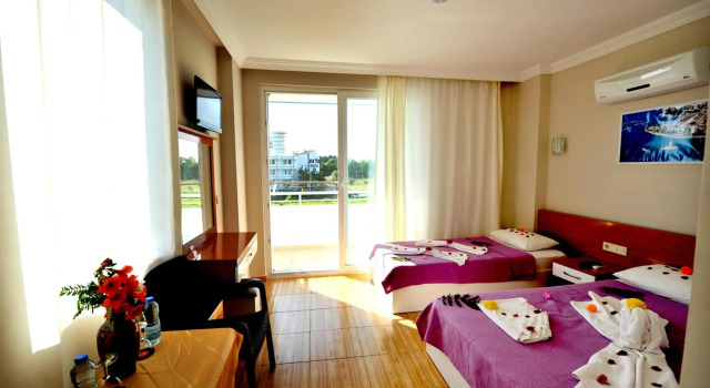 Önder Yıldız Hotel, Rezerwuj Hotel Hotele w Side Coast z basenem, Basen