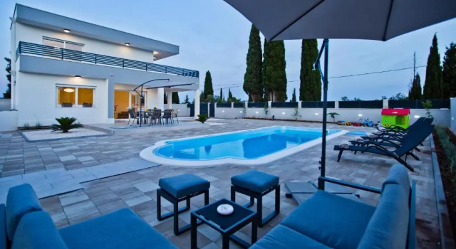 Вилла с 3 комнатами Villa Blazen