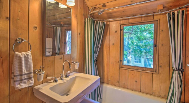 Коттедж Vintage Lake Arrowhead Cabin - Walk to Lake!