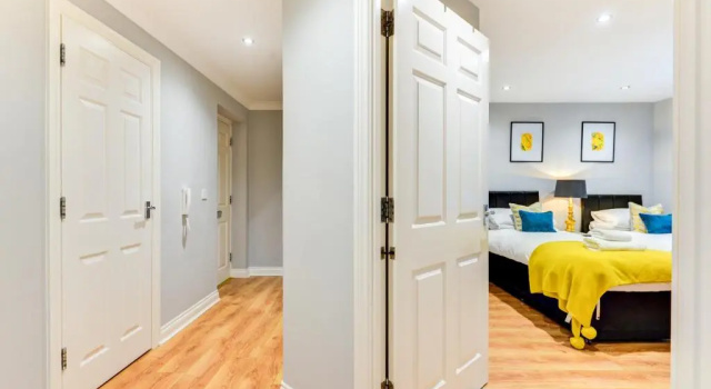 Апартаменты Comfortable ground floor flat sleeps up to 4 with private parking by Sussex Short Lets