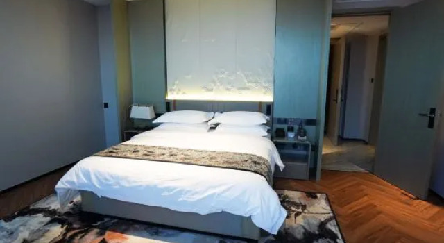 Люкс Executive Qitaitian International Hotel