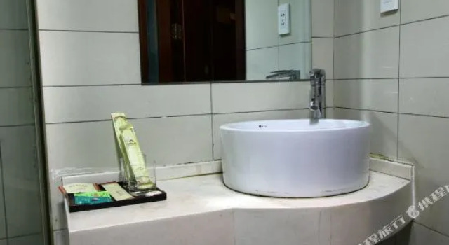 七彩假日宾馆(德清二店), Prenota Hotel Huzhou Zhejiang