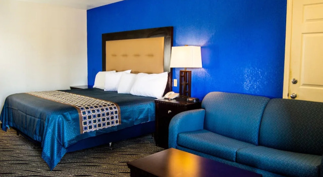Двухместный номер Standard Blue Jay Inn & Suites