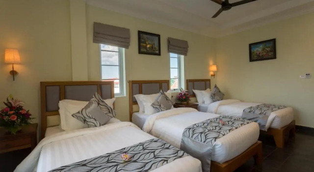 Трёхместный номер Deluxe с балконом Grand Bayon Siem Reap Hotel
