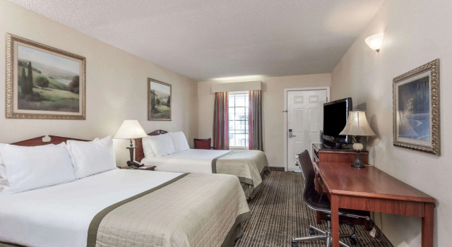 Baymont Inn & Suites Hickory, Book Hotel Hickory North Carolina