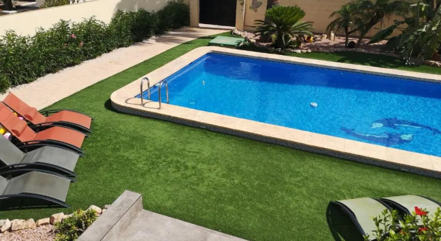 Коттедж Serene mountain views Spacious garden and sole use of the 10x5m pool