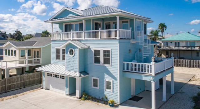 Коттедж с балконом Atlantic Vista Beach House