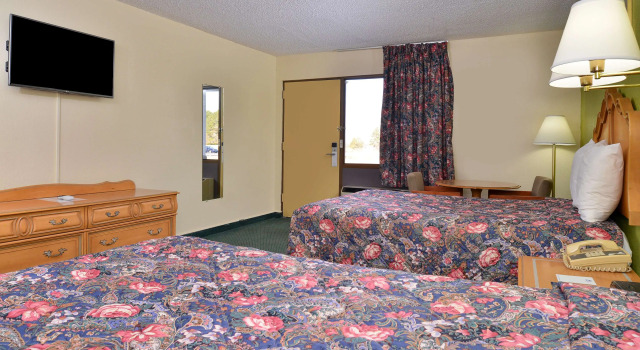 Четырёхместный номер Standard Americas Best Value Inn Bishopville