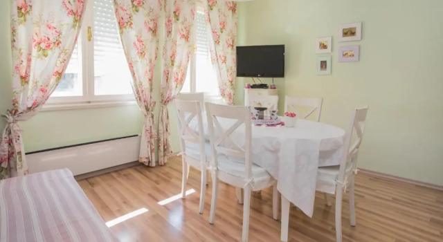 Shabby Chic Apartments, Забронировать Апартаменты/квартира Апартаменты Шибеник, рядом с Частный Пляж «Д-Резорт Шибеник», Апартаменты/квартира
