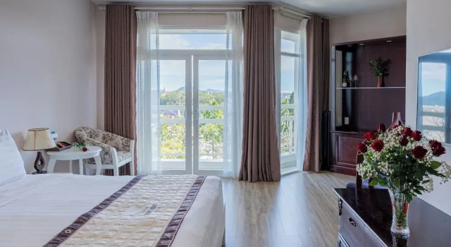 Двухместный номер Deluxe с балконом Ngoc Phat Dalat Hotel