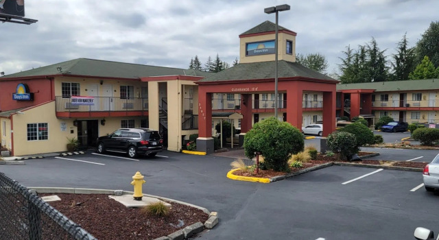 Кровать в общем номере Days Inn by Wyndham Federal Way