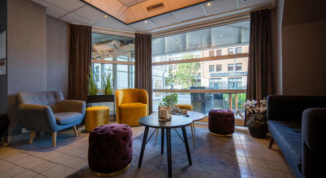 Enter Amalie Hotel