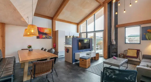 Villa near Sint Maartenszee Beach with Jacuzzi, Забронировать Вилла Синт-Мартенсзе Kop van Noord-Holland