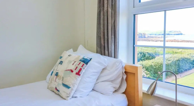 Savernake, Book Hotel Thurlestone Devon