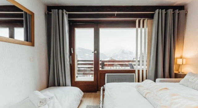 Furnished studio on the ski slopes with a terrace & panoramic views