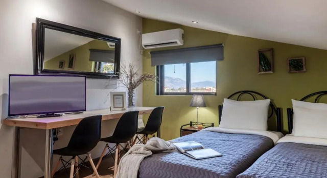 Jo Marinis Rooms