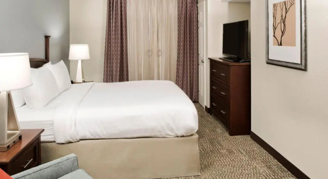 Двухместный номер Standard Staybridge Suites - Charlotte Ballantyne by IHG