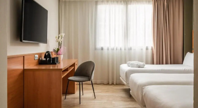 Трёхместный номер Standard Hotel SB Express Tarragona