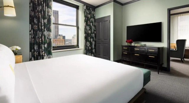 Двухместный люкс c 1 комнатой с видом на город The Candler Hotel Atlanta, Curio Collection by Hilton