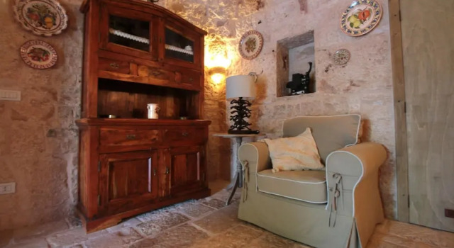 TD Trulli di Montaltino with Stunning Huge Pool, Book Vacation Home Villas in Bari Province, Villa